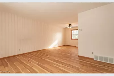 36548 Lakehurst Drive, Eastlake, OH 44095 - Photo 6