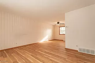 36548 Lakehurst Dr, Eastlake, OH 44095 - Photo 6