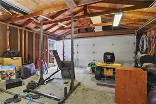 1639 Beverly Dr, Akron, OH 44306 - Photo 40