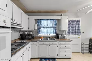 560 W 44th St, Shadyside, OH 43947 - Photo 14
