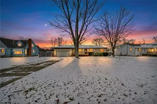 115 Briarleigh Dr, Brunswick, OH 44212 - Photo 2