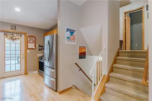 718 Hartford Dr, Elyria, OH 44035 - Photo 10