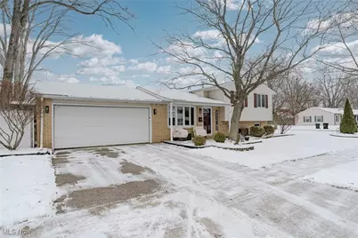 718 Hartford Drive, Elyria, OH 44035 - Photo 2