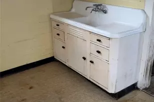 828 E 216th St, Euclid, OH 44119 - Photo 4