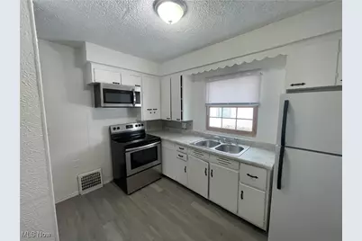 944 Baughman Street, Akron, OH 44320 - Photo 8