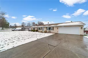 615 Jeanette St, Brunswick Hills, OH 44212 - Photo 2