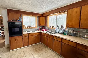 438 N 10th St, Coshocton, OH 43812 - Photo 2