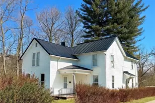 438 N 10th St, Coshocton, OH 43812 - Photo 1