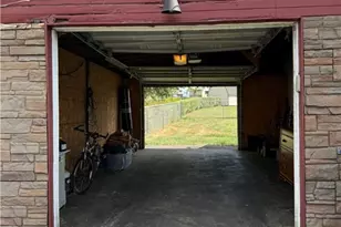 106 N Surry Rd, East Liverpool, OH 43920 - Photo 4