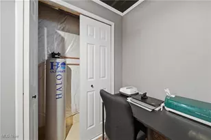 1906 Northgate Cir, Akron, OH 44320 - Photo 34