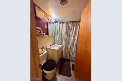 836 Main Street, Bridgeport, OH 43912 - Photo 10