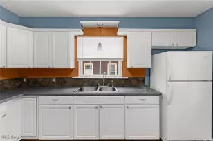 2242 Cordova Ave, Youngstown, OH 44504 - Photo 10