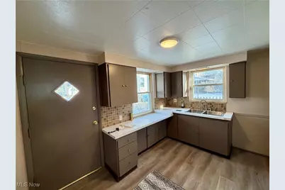 34 W Lewis Street, Struthers, OH 44471 - Photo 2