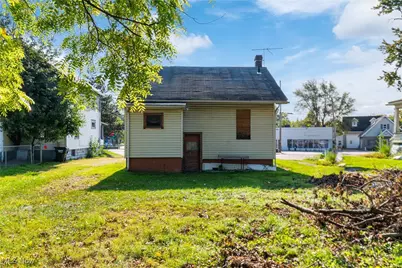 1146 Wooster Road N, Barberton, OH 44203 - Photo 14