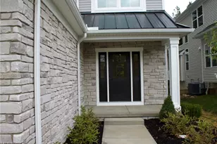 103 Town Centre Dr, Grandview Heights, OH 44147 - Photo 2