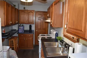 613 E Main St, Barnesville, OH 43713 - Photo 2