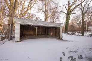 1045 Carlyon Rd, East Cleveland, OH 44112 - Photo 24