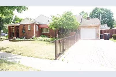 202 E Woodsdale Avenue, Akron, OH 44301 - Photo 1
