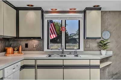 552 Saunders Avenue, Akron, OH 44319 - Photo 16