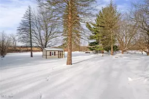 10560 Auburn Rd, Chardon, OH 44024 - Photo 32