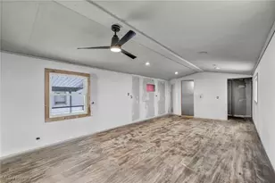 160 Kentucky, Elyria, OH 44035 - Photo 4