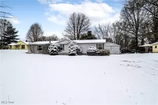 168 2nd St SE, Barberton, OH 44203 - Photo 2