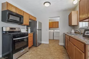 9864 Green Dr, Windham, OH 44288 - Photo 8