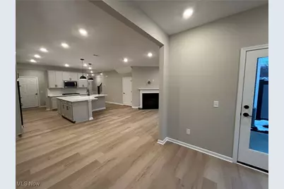 32727 Sandridge Run, Avon Lake, OH 44012 - Photo 8