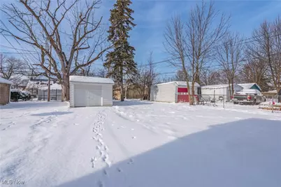 5246 Philip Avenue, Maple Heights, OH 44137 - Photo 6