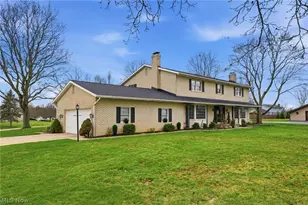 310 Tonawanda Trail SW, Hartville, OH 44632 - Photo 4