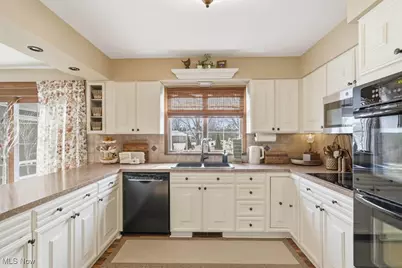 310 Tonawanda Trail SW, Hartville, OH 44632 - Photo 18