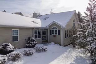 909 Grandview Ln, Aurora, OH 44202 - Photo 2