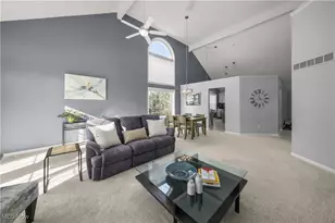 909 Grandview Ln, Aurora, OH 44202 - Photo 8