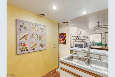 623 Meredith Lane, Cuyahoga Falls, OH 44223 - Photo 12