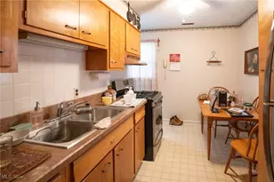 274 E State St, Barberton, OH 44203 - Photo 6