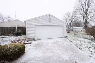 274 E State St, Barberton, OH 44203 - Photo 16