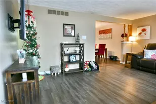 1350 Northfield Dr, Mineral Ridge, OH 44440 - Photo 8