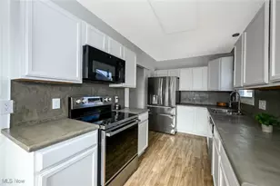 1033 Herberich Ave, Akron, OH 44301 - Photo 18