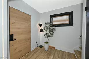 1033 Herberich Ave, Akron, OH 44301 - Photo 6