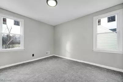 4754 Lawrence Avenue, Garfield Heights, OH 44125 - Photo 14