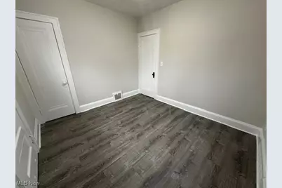 20517 Raymond Street, Maple Heights, OH 44137 - Photo 12