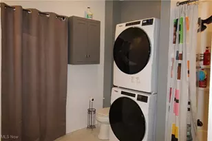 822 W Market St, Orrville, OH 44667 - Photo 16