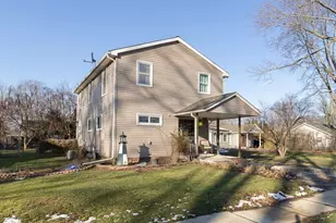 652 Alameda Ave, Sheffield Lake, OH 44054 - Photo 2