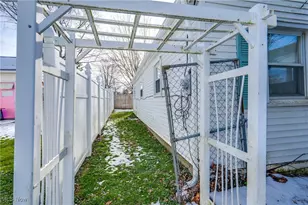 1212 Benton St, Barberton, OH 44203 - Photo 28