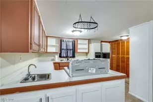 1212 Benton St, Barberton, OH 44203 - Photo 16