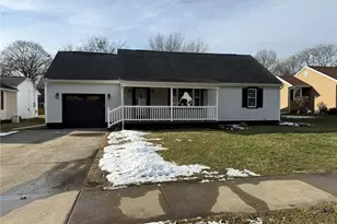 916 Oak St NW, New Philadelphia, OH 44663 - Photo 2