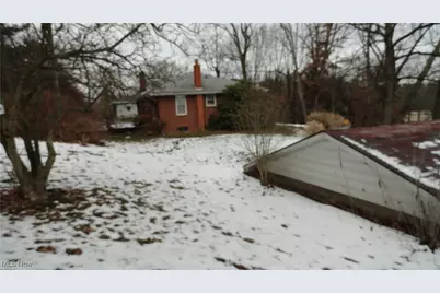 24 Hawthorne Lane, Chester, WV 26034 - Photo 10