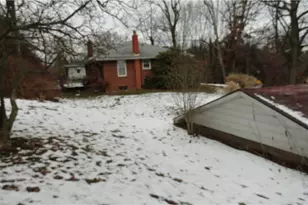 24 Hawthorne Ln, Chester, WV 26034 - Photo 10