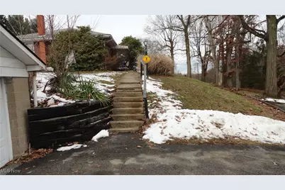 24 Hawthorne Lane, Chester, WV 26034 - Photo 12