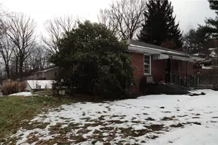 24 Hawthorne Ln, Chester, WV 26034 - Photo 6